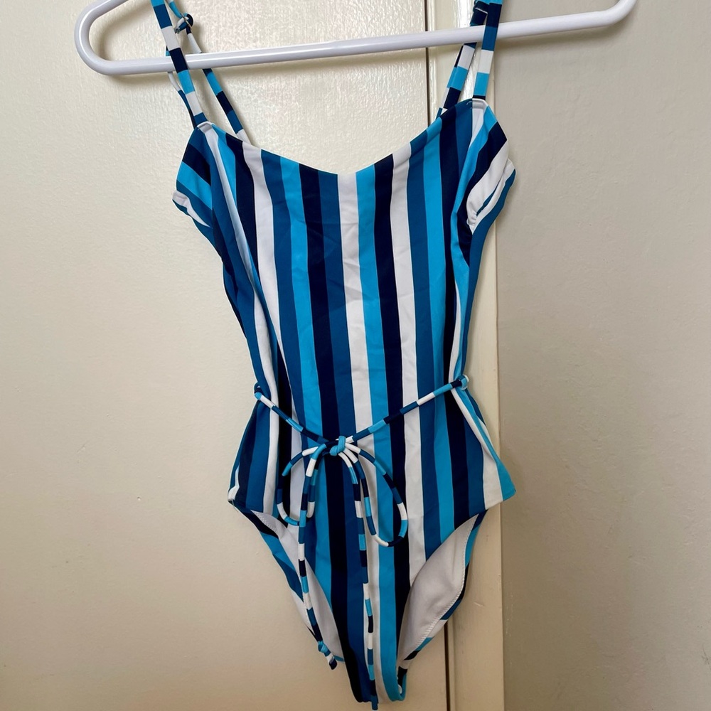 Chelsea 28 - Picture 2 of 6